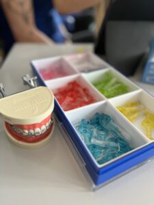 DO HIGIENY JAMY USTNEJ NIE TYLKO SZCZOTECZKA, PASTA, KUBEK…