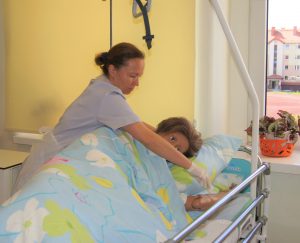 PROGRAM KURSU KWALIFIKACYJNEGO DLA OPIEKUNÓW MEDYCZNYCH uzupełniającego w zakresie kwalifikacji MED.14. Świadczenie usług medyczno-pielęgnacyjnych i opiekuńczych osobie chorej i niesamodzielnej.